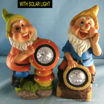 Großhandel Polyresin Zwerg mit Solar Licht Garten Figurine Dekoration